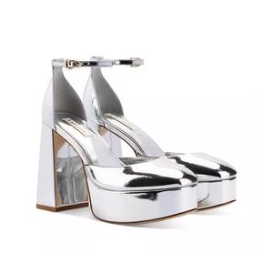 Larroude Ari Platform Size 8.5